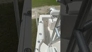 2005 Robalo R235 Walkaround - Interior