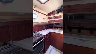 TAKU - 1995 Island Packet 44 Interior