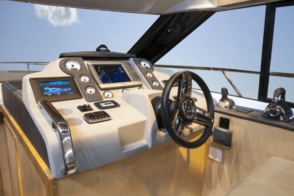 Bavaria Virtess 420 Power Yacht