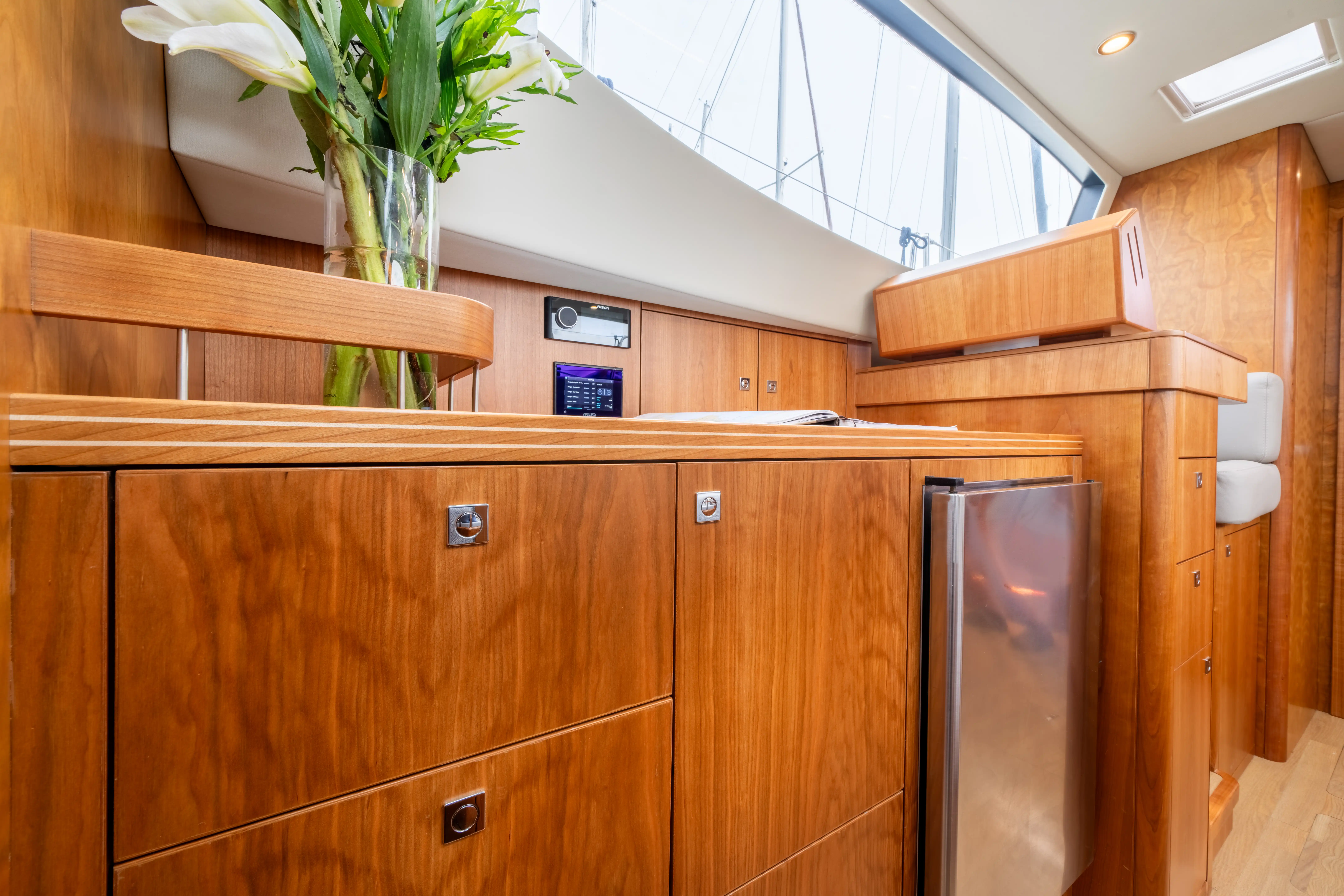 Southerly Yachts: Without Limits - Southerly 480 interior salon
